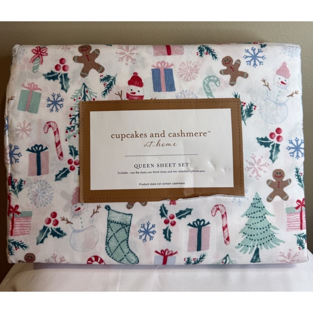 Cupcakes & Cashmere CHRISTMAS Gingerbread Candy Cane‎ Gift Holly Queen Sheet Set